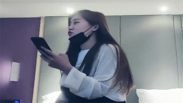 极品寻花：甜美纹身妹满背诱惑，69式口交舔穴欲罢不能