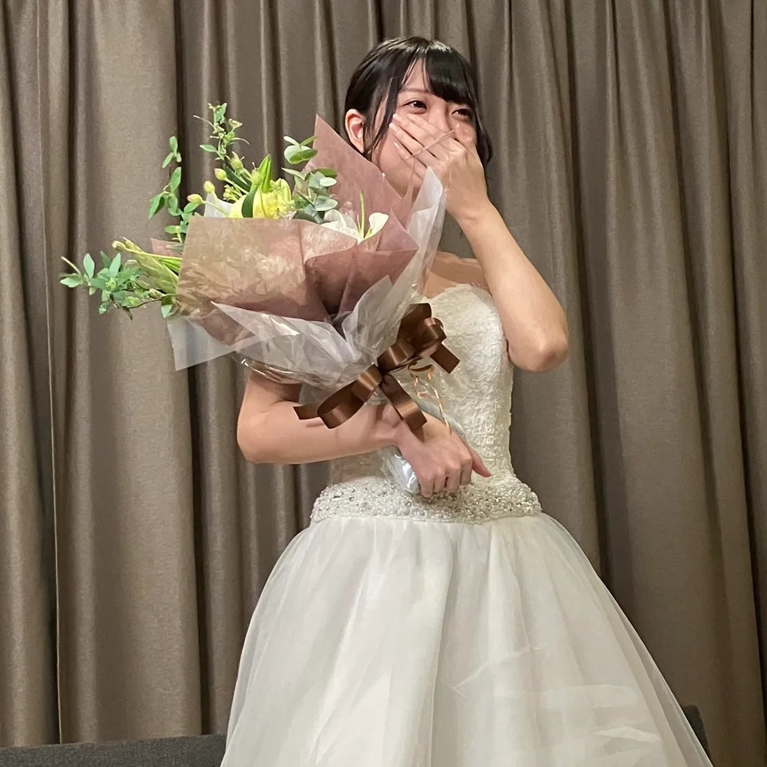 [终于开始贩卖]惠理佳泪下的毕业婚礼！在粉丝感谢祭的个人摄影会上挑战奖励！附有写真集的先行销售版！-cd6